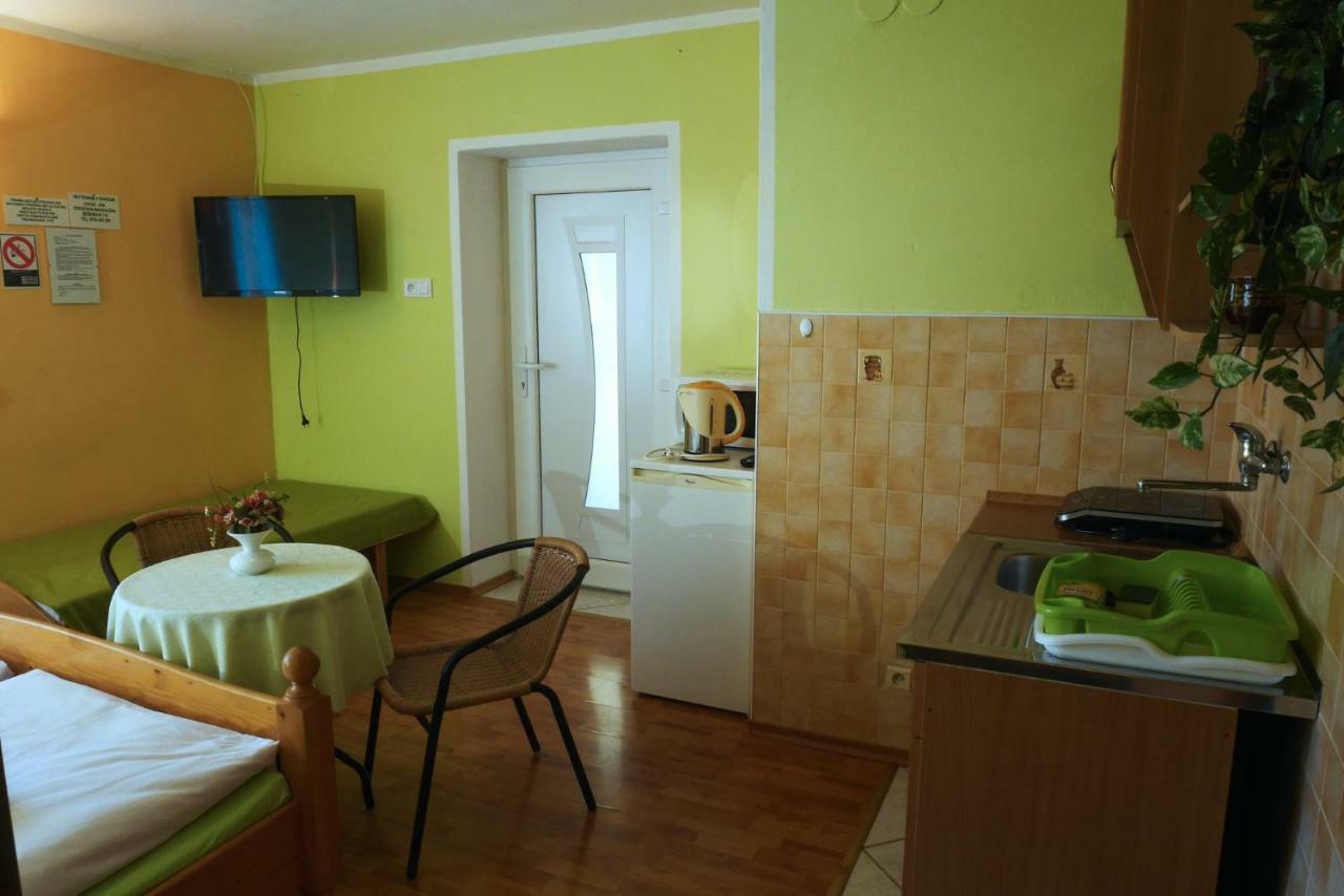 Apartman Pri Zamocku Besenova Exterior photo